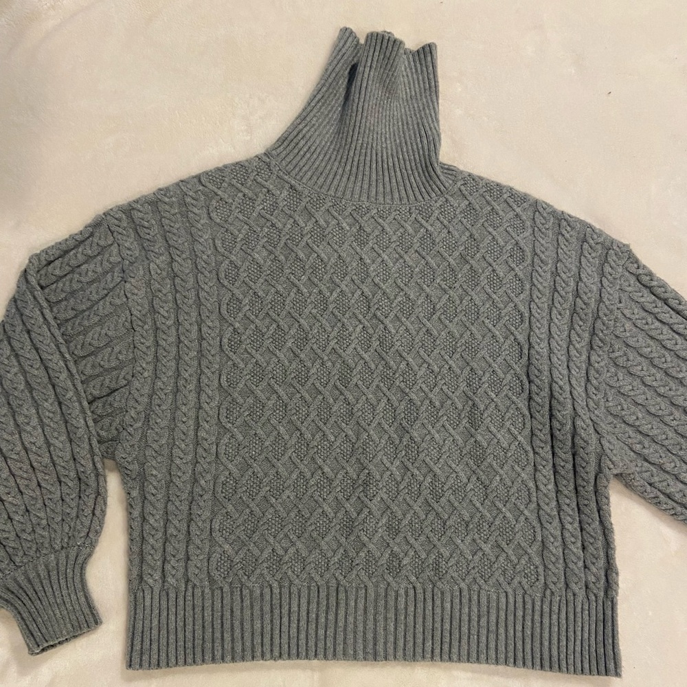 Green/Gray Turtleneck Size M